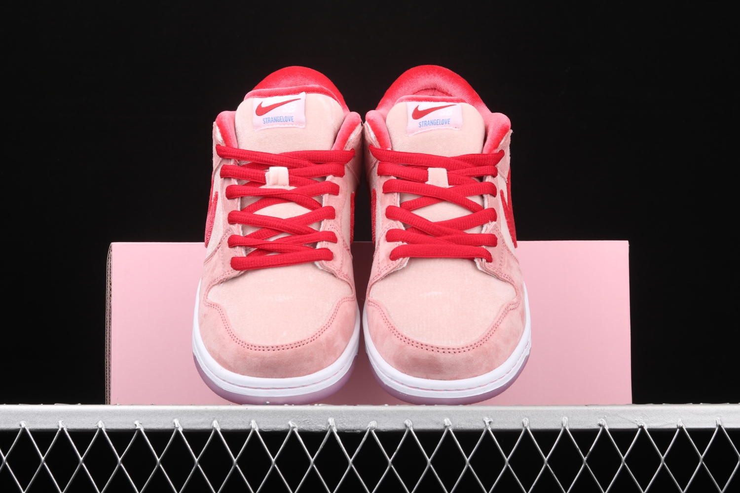 Nike SB Dunk Low StrangeLove Skateboards (Regular Box)  CT2552-800
