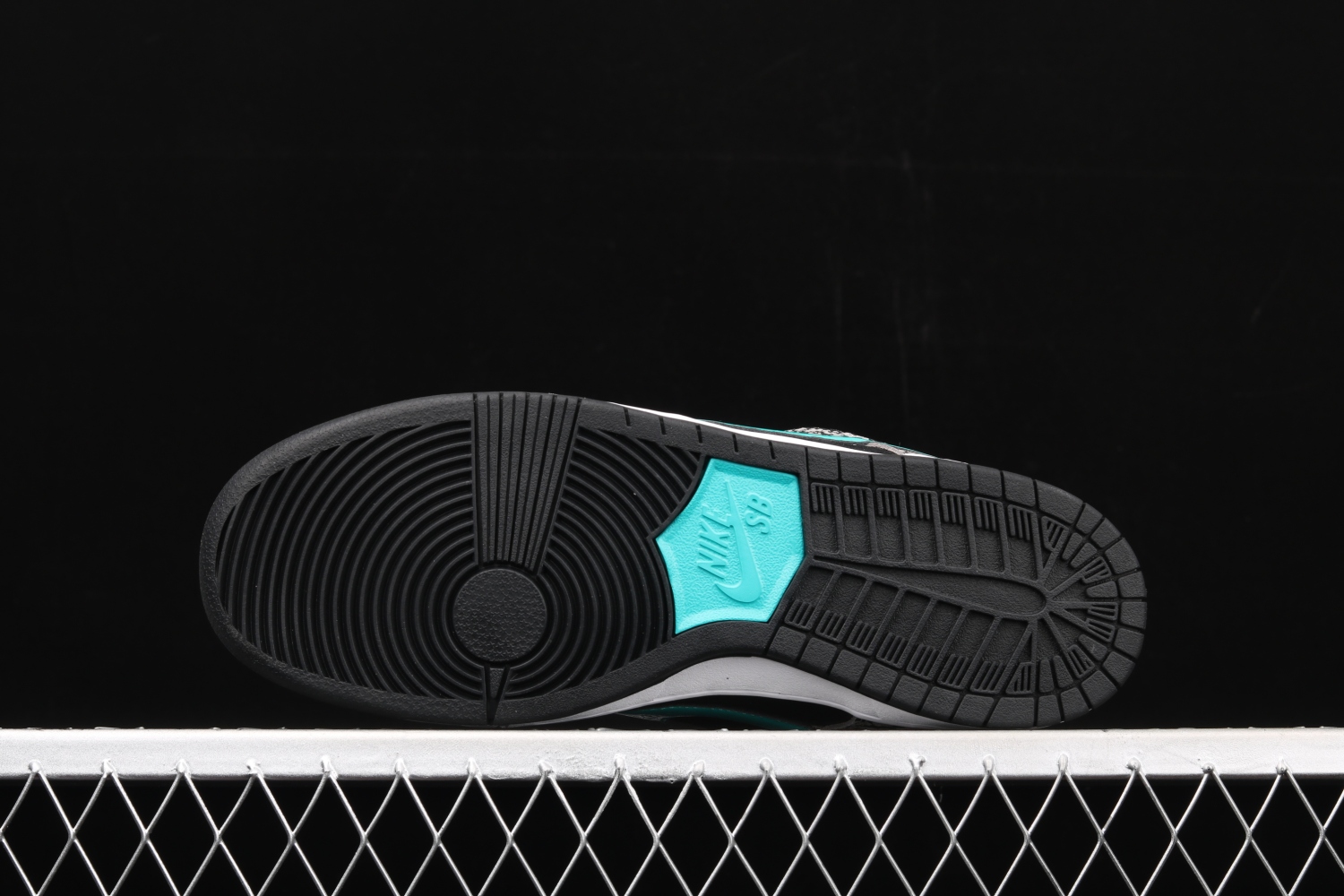 Nike SB Dunk Low atmos Elephant BQ6817-009