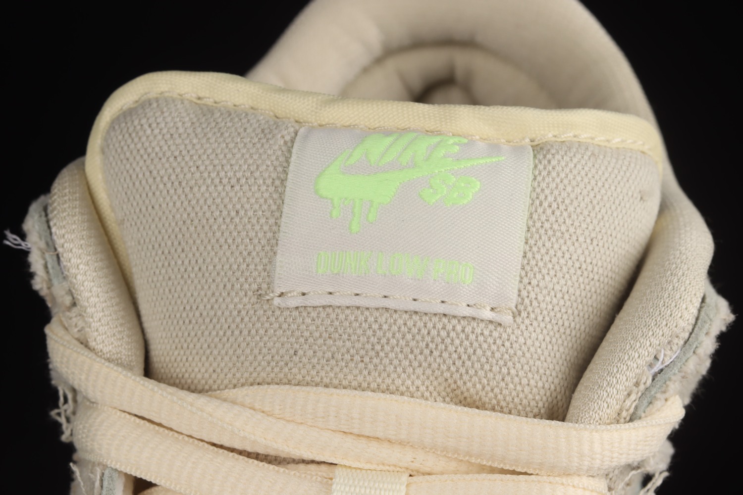 Nike SB Dunk Low Mummy DM0774-111