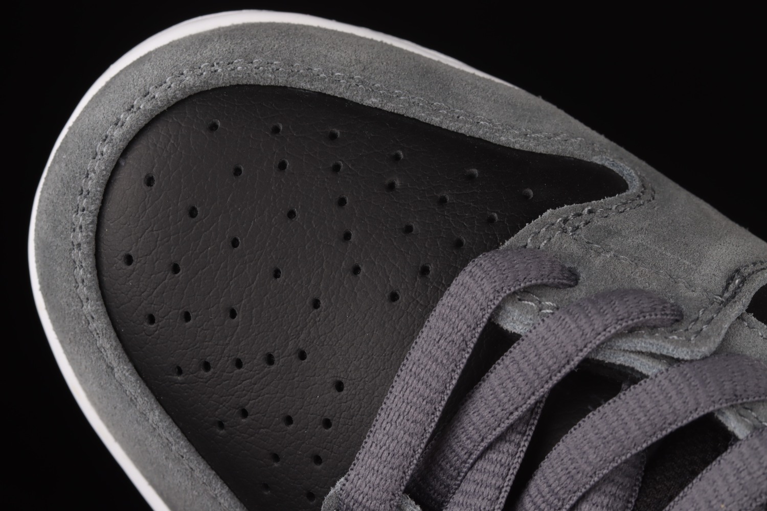 Nike SB Dunk Low Dark Grey Black Gum AR0778-001
