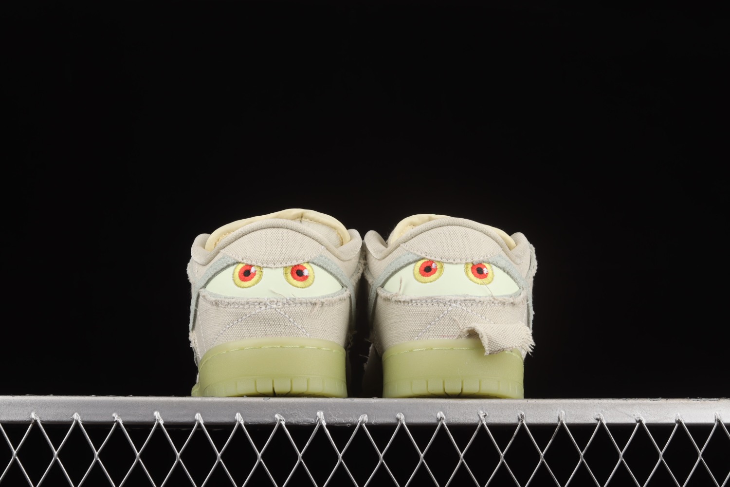 Nike SB Dunk Low Mummy DM0774-111