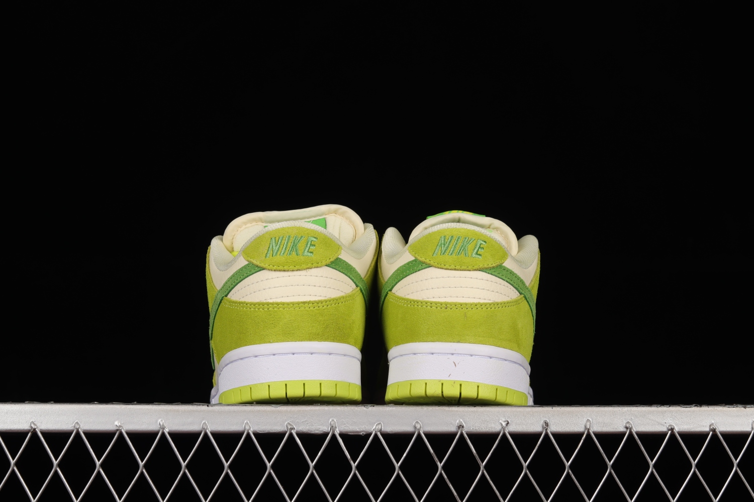 Nike SB Dunk Low Green Apple DM0807-300