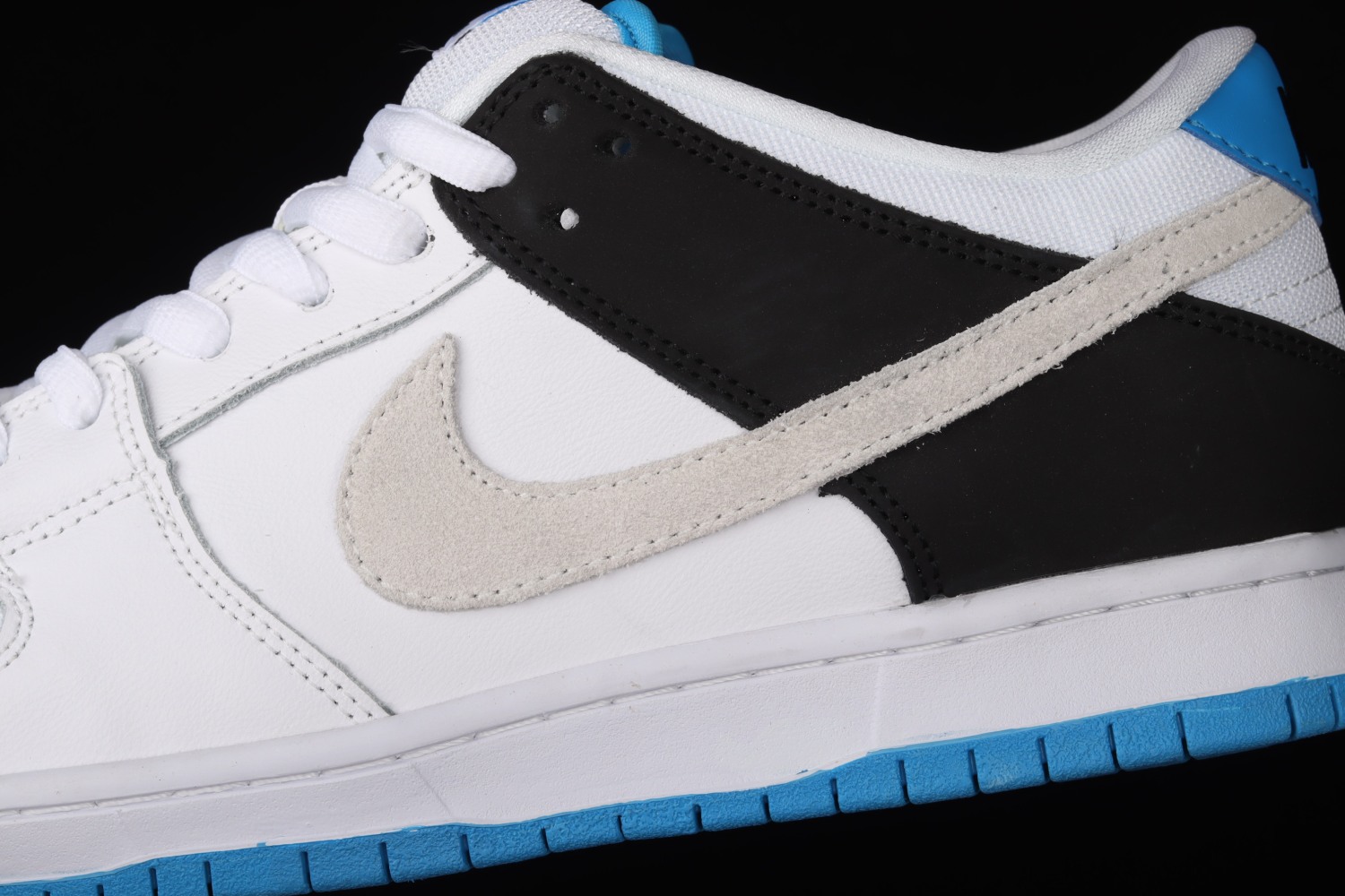 Nike SB Dunk Low Laser Blue BQ6817-101