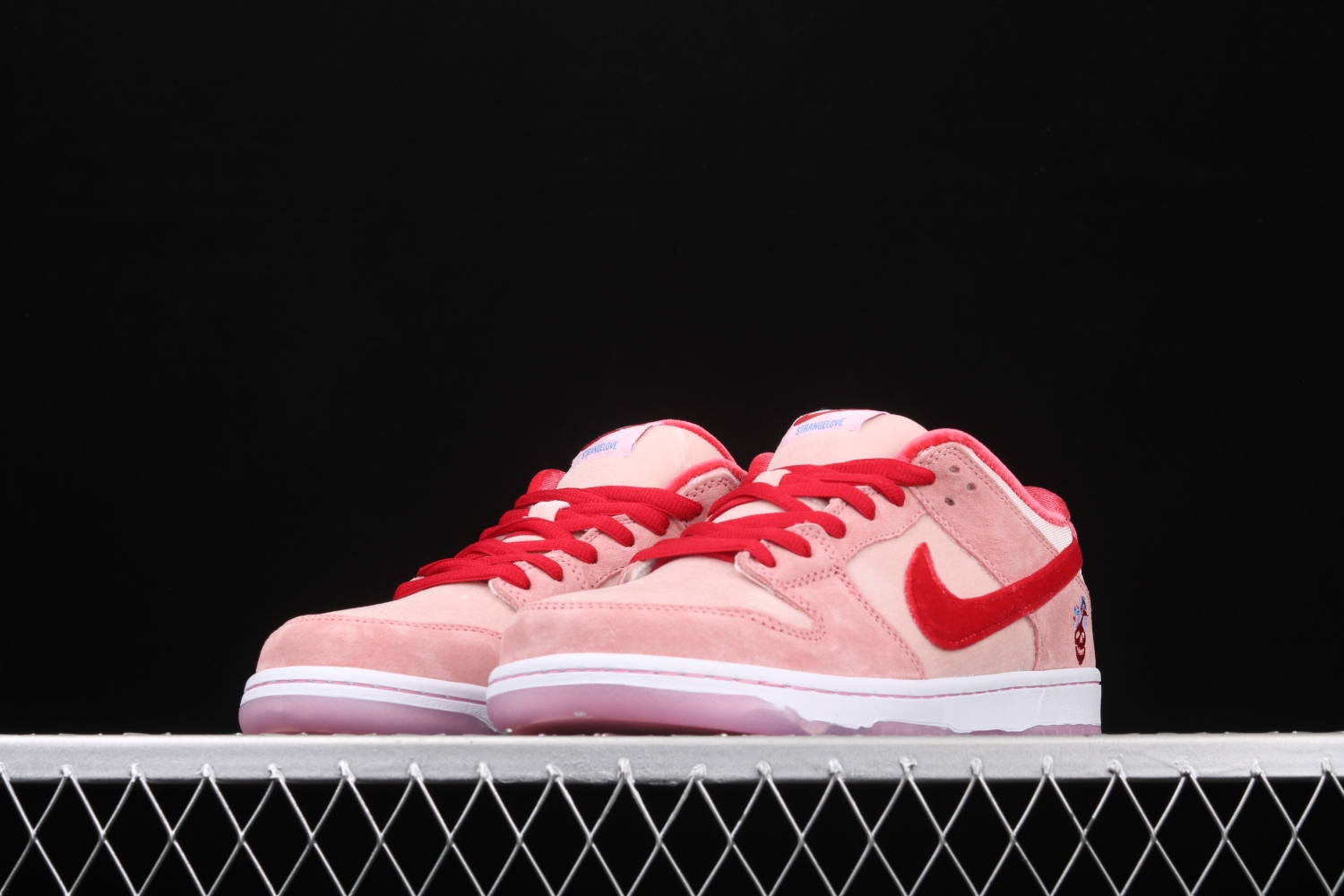Nike SB Dunk Low StrangeLove Skateboards (Regular Box)  CT2552-800