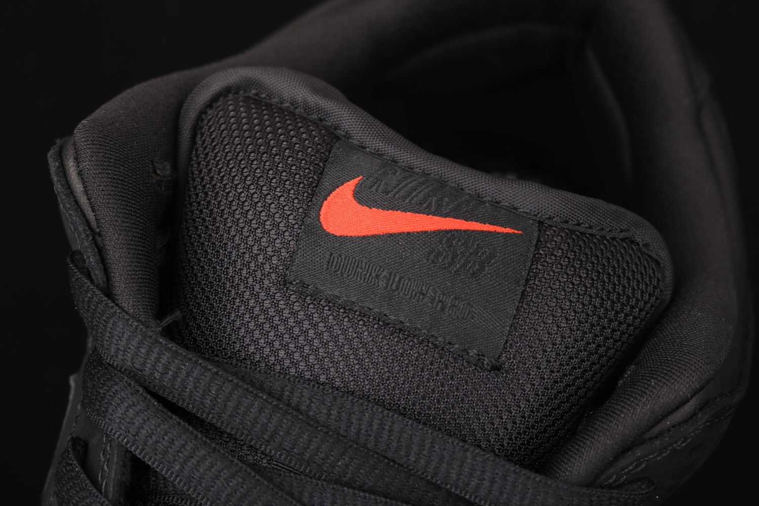 Nike SB Dunk Low TRD QS Black Pigeon 883232-008