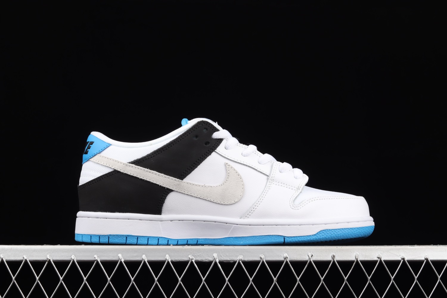 Nike SB Dunk Low Laser Blue BQ6817-101