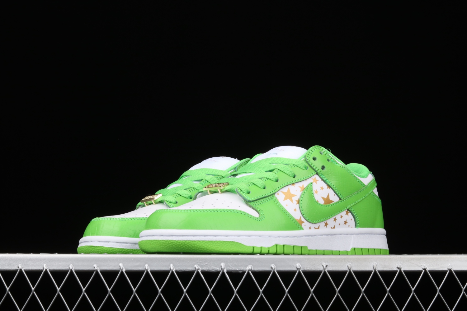 Nike SB Dunk Low Supreme Stars Mean Green (2021) DH3228-101
