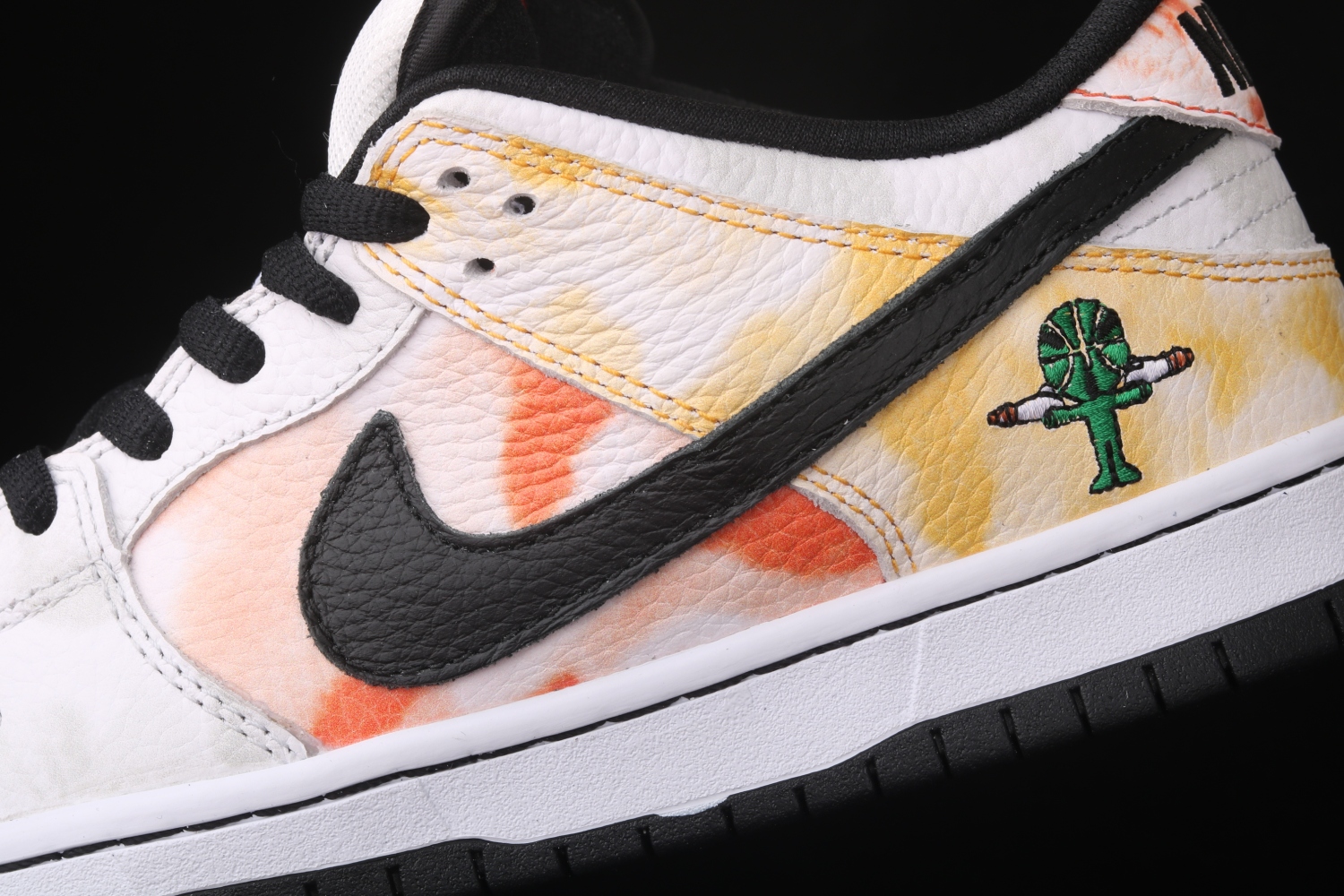 Nike SB Dunk Low Roswell Raygun BQ6832-101
