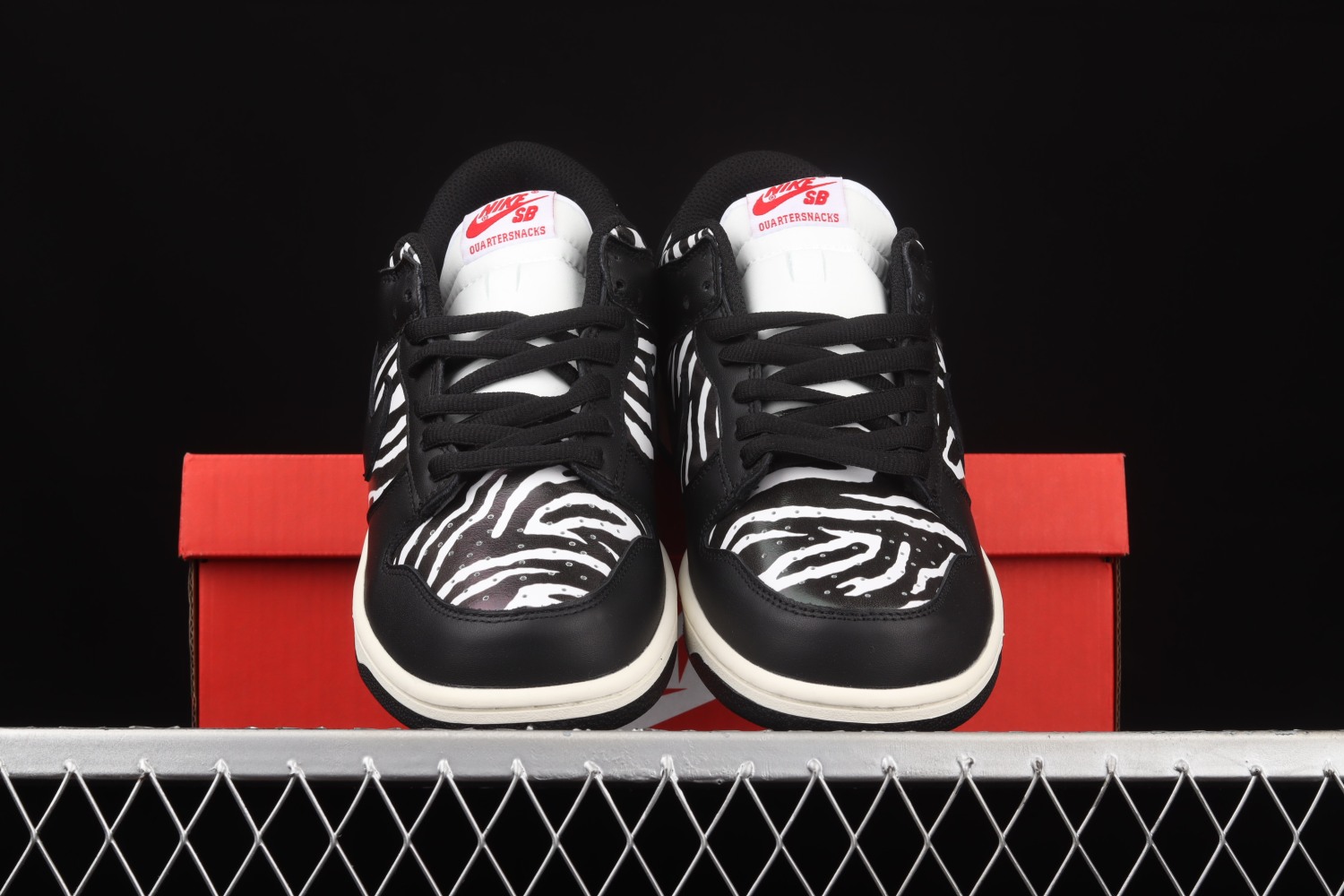 Nike SB Dunk Low OG QS Quartersnacks Zebra DM3510-001