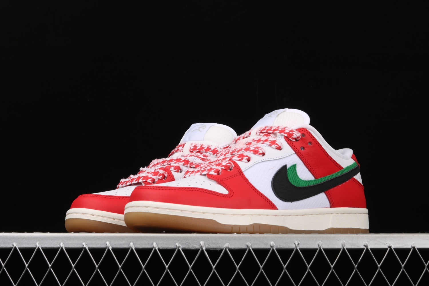 Nike SB Dunk Low Frame Skate Habibi CT2550-600