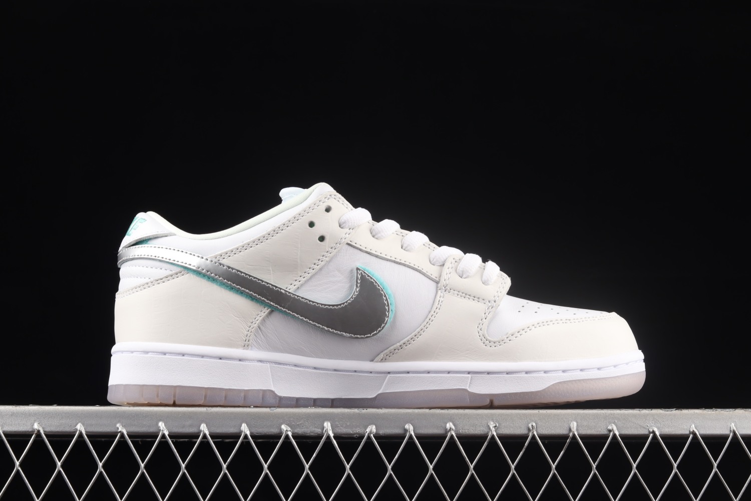 Nike SB Dunk Low Diamond Supply Co White Diamond BV1310-100