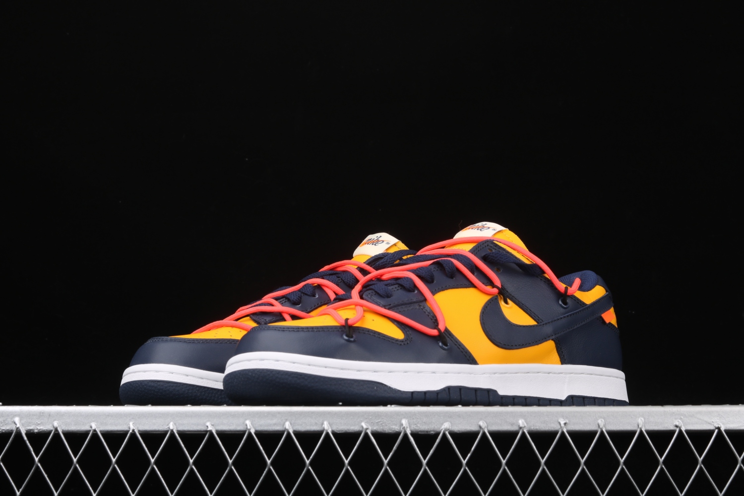 OFF WHITE X Nike Dunk SB Low White Michigan CT0856-700