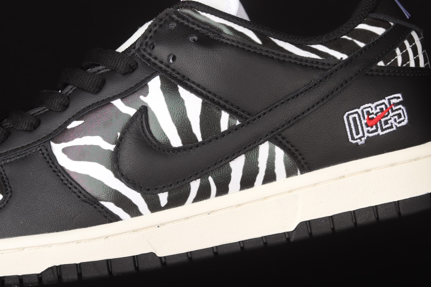 Nike SB Dunk Low OG QS Quartersnacks Zebra DM3510-001