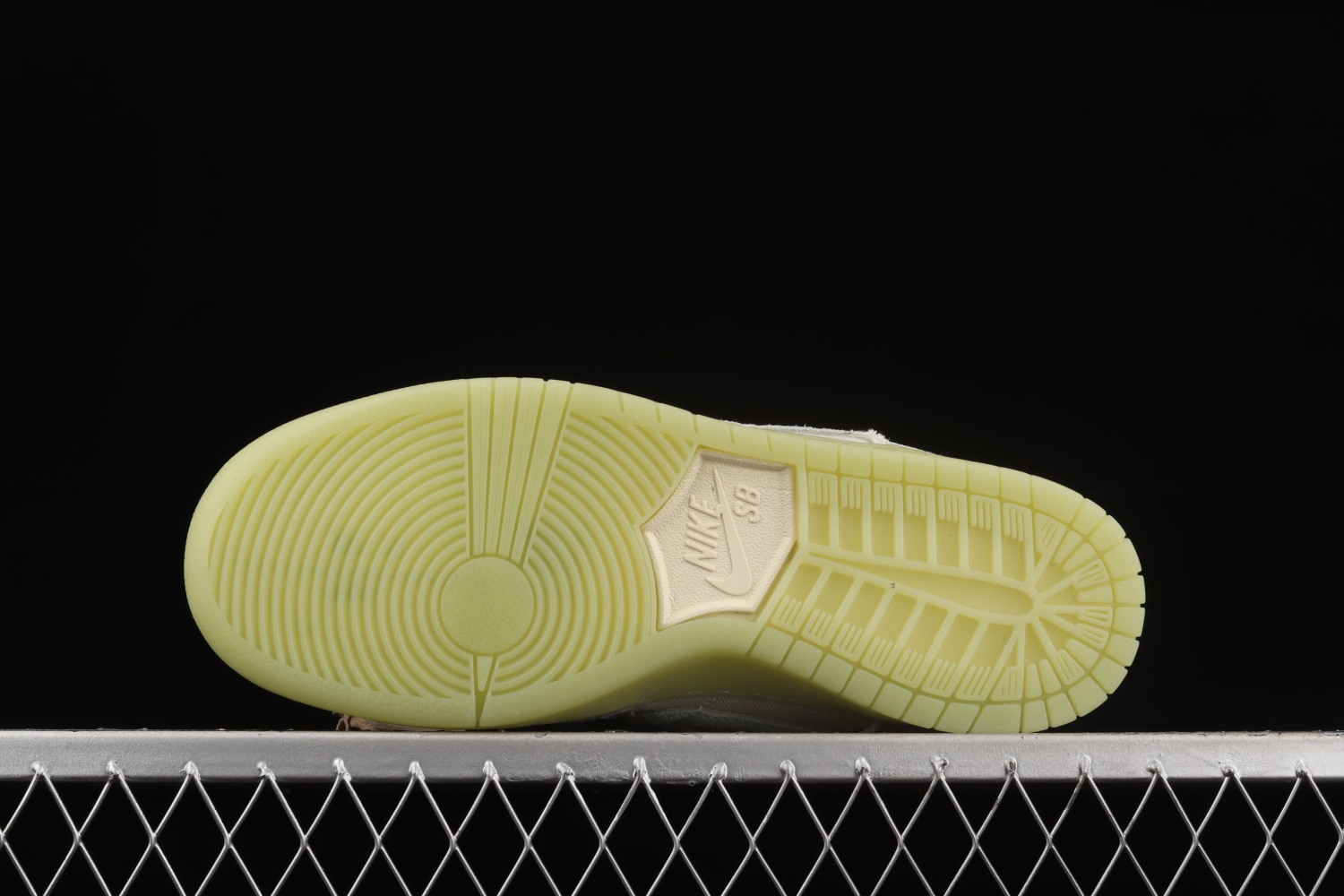 Nike SB Dunk Low Mummy DM0774-111