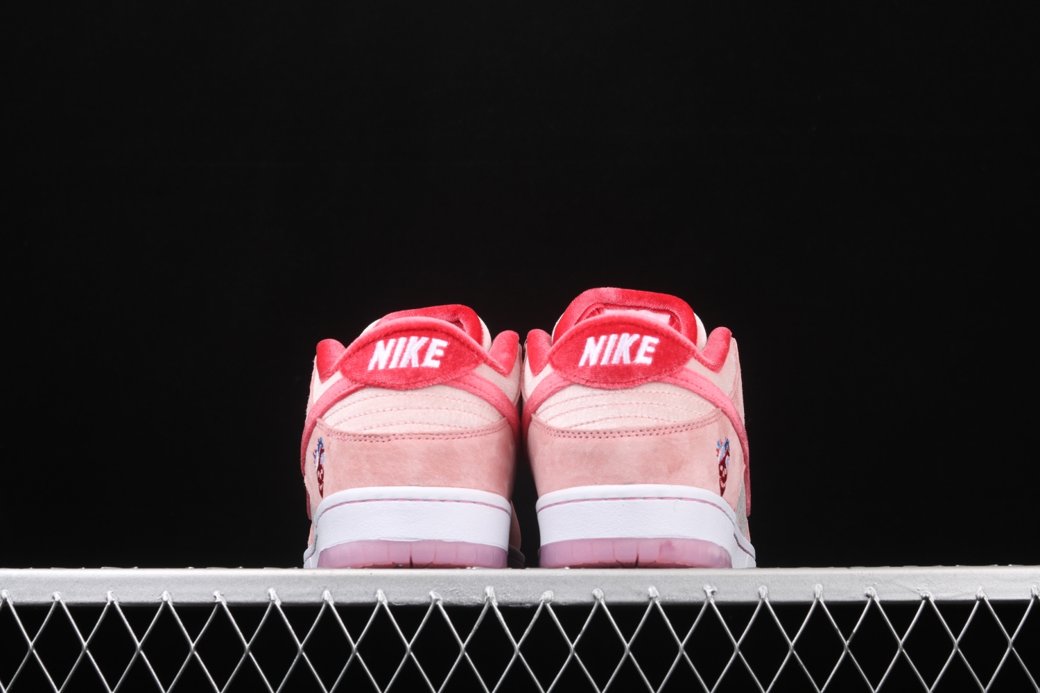 Nike SB Dunk Low StrangeLove Skateboards (Regular Box)  CT2552-800