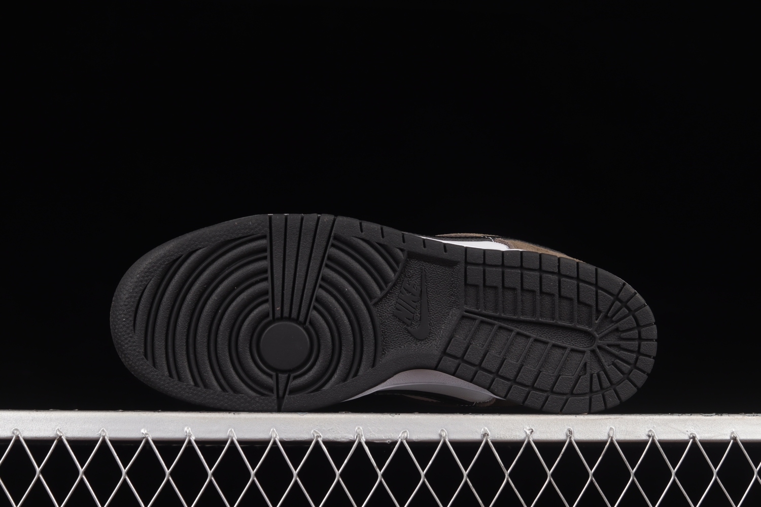 Nike SB Dunk Low White Black Trail End Brown 304292-102