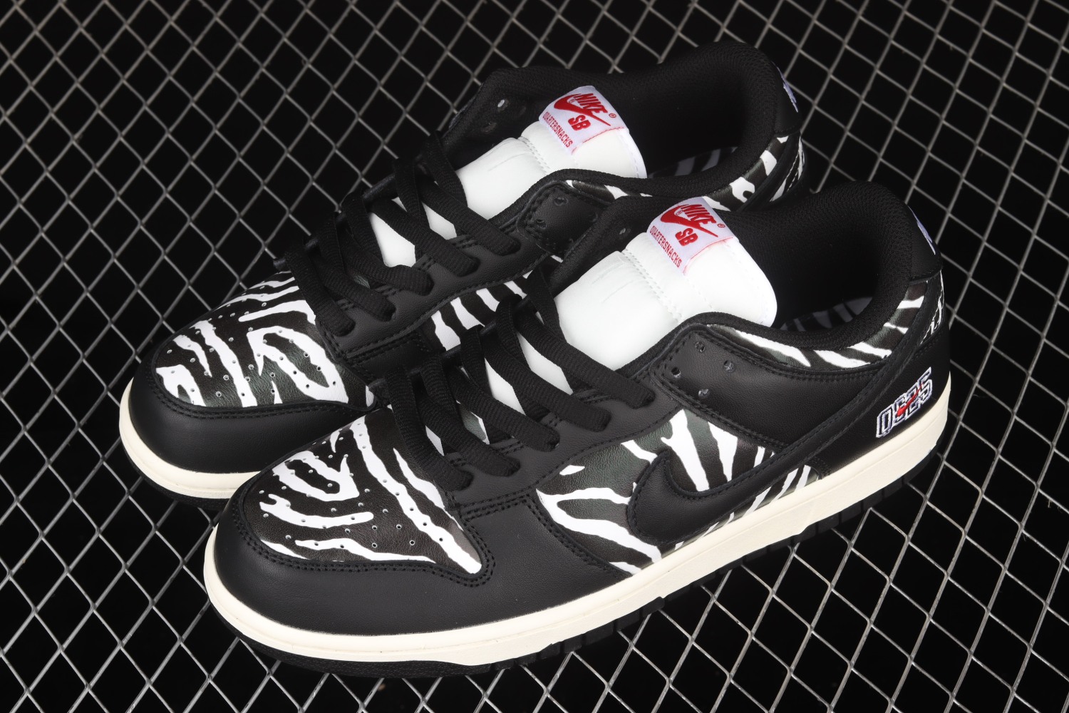 Nike SB Dunk Low OG QS Quartersnacks Zebra DM3510-001
