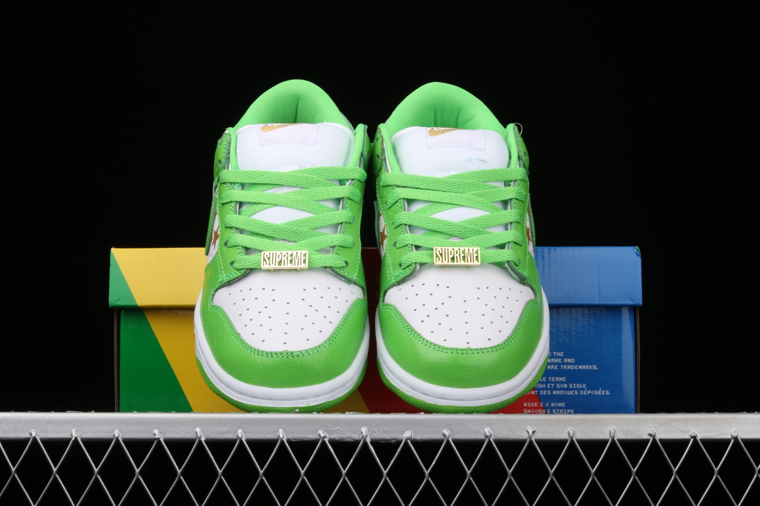 Nike SB Dunk Low Supreme Stars Mean Green (2021) DH3228-101