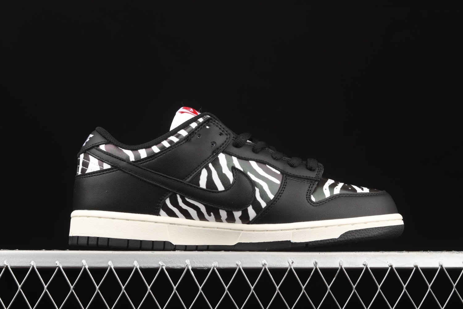 Nike SB Dunk Low OG QS Quartersnacks Zebra DM3510-001