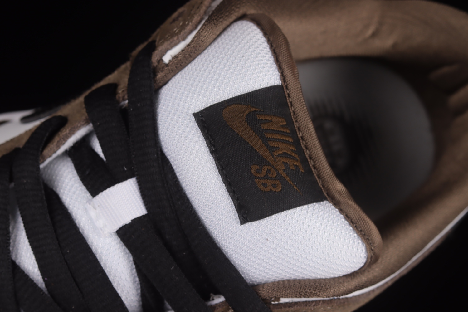 Nike SB Dunk Low White Black Trail End Brown 304292-102