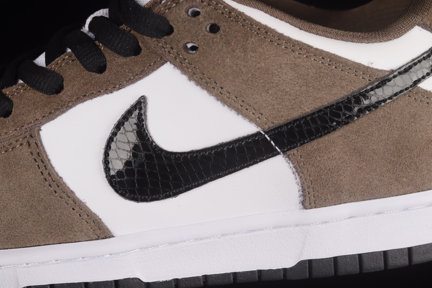 Nike SB Dunk Low White Black Trail End Brown 304292-102