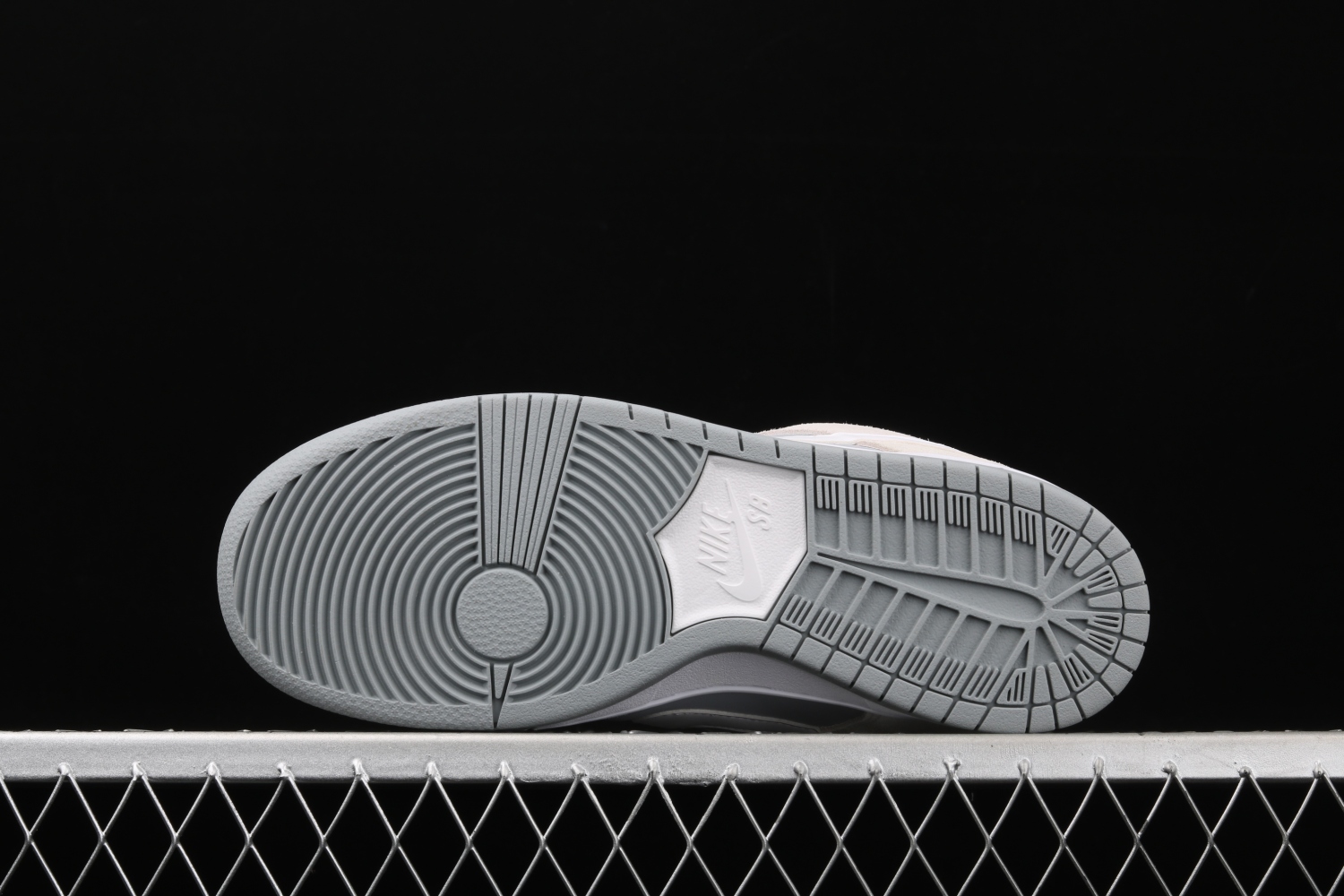 Nike SB Dunk Low Summit White Wolf Grey AR0778-110