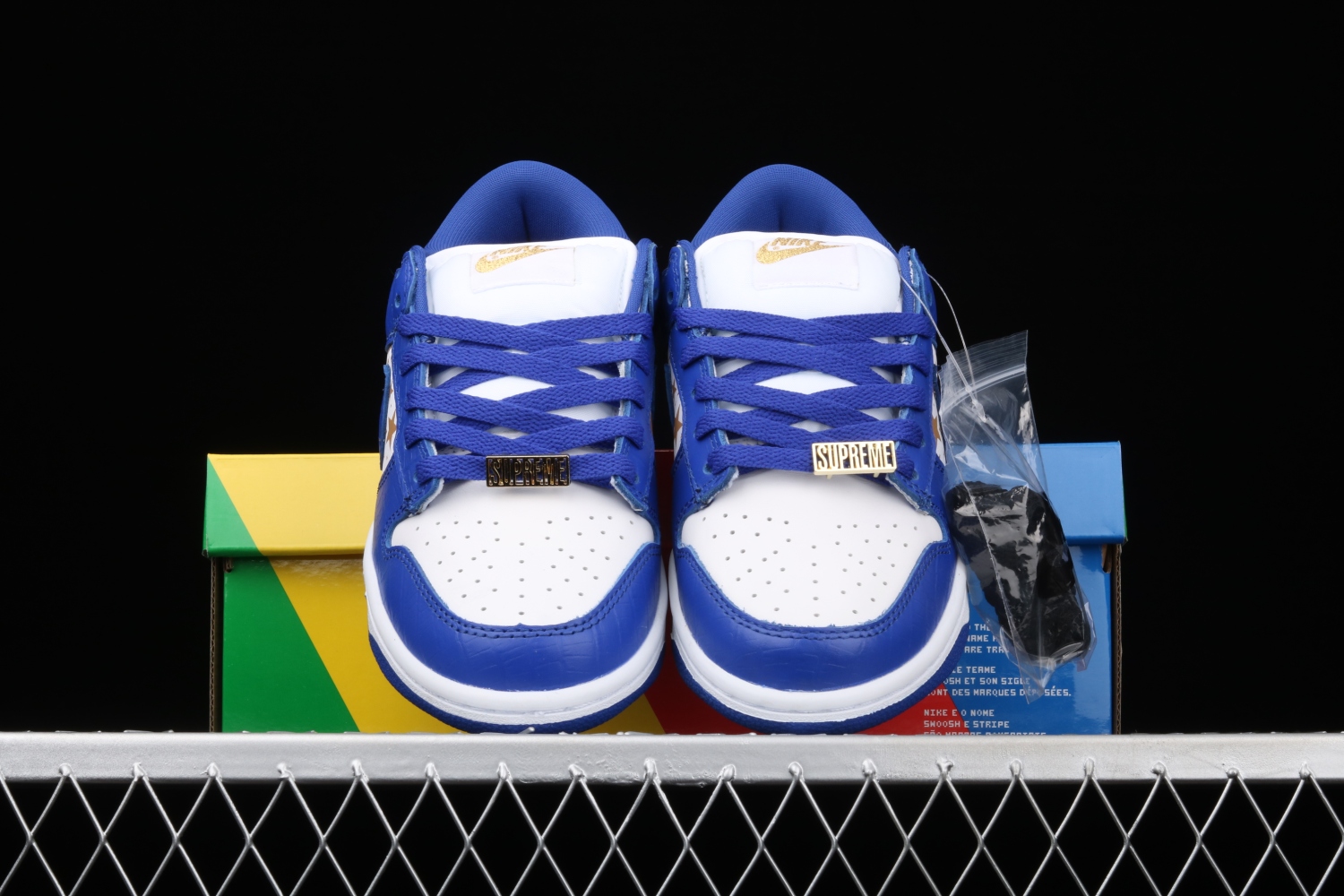 Nike SB Dunk Low Supreme Stars Hyper Royal (2021) DH3228-100