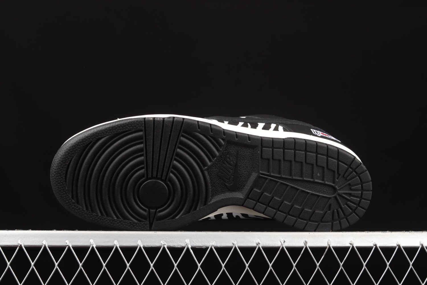 Nike SB Dunk Low OG QS Quartersnacks Zebra DM3510-001
