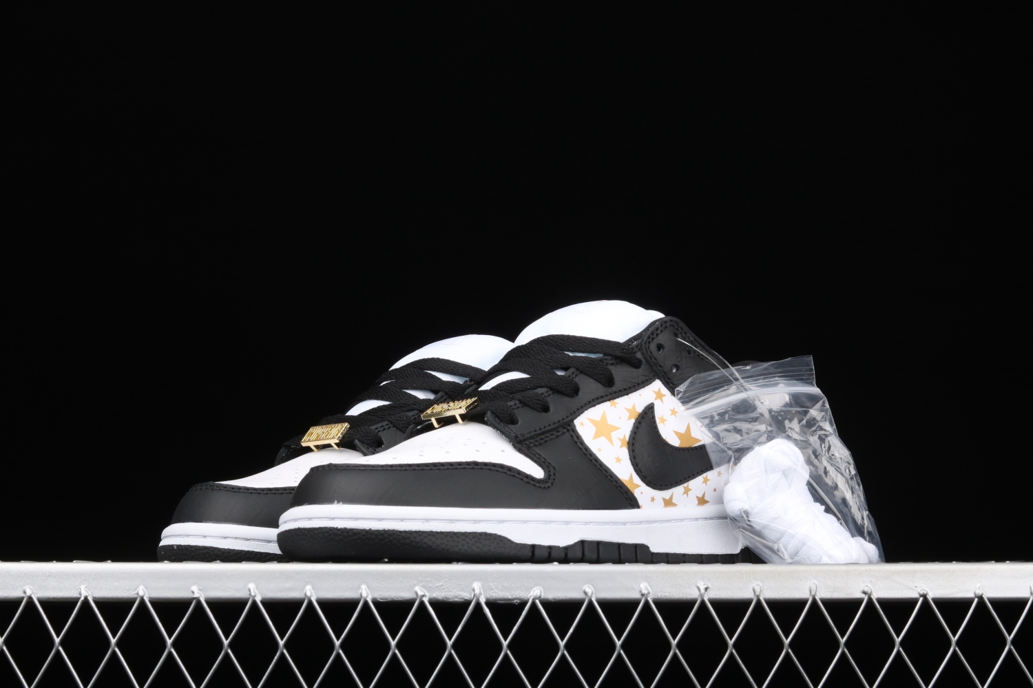 Nike SB Dunk Low Supreme Stars Black (2021) DH3228-102