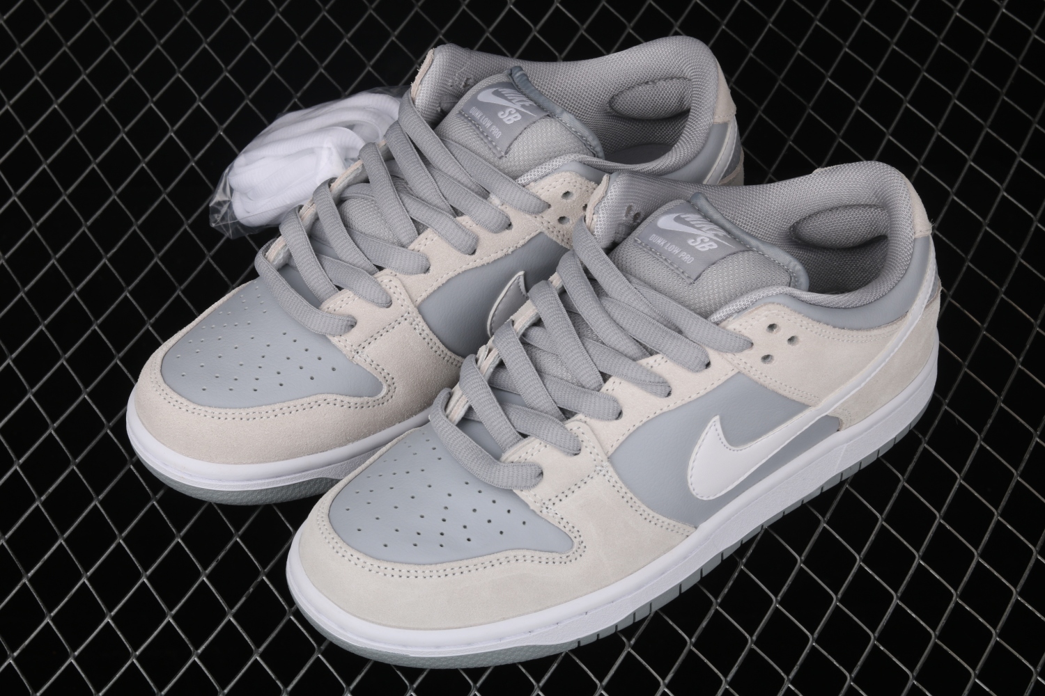 Nike SB Dunk Low Summit White Wolf Grey AR0778-110