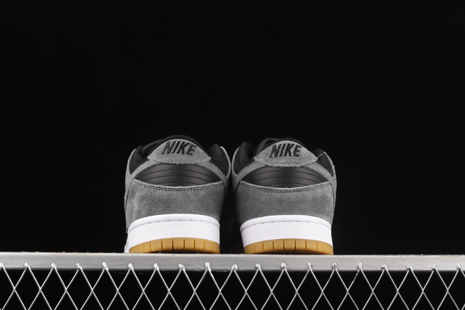 Nike SB Dunk Low Dark Grey Black Gum AR0778-001