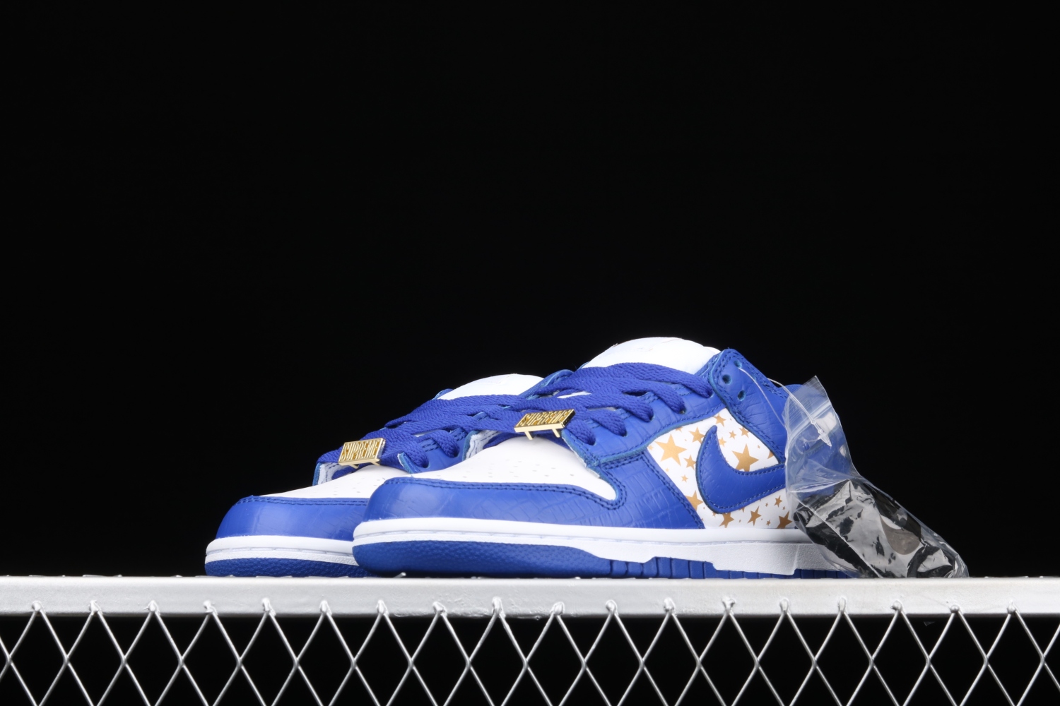 Nike SB Dunk Low Supreme Stars Hyper Royal (2021) DH3228-100