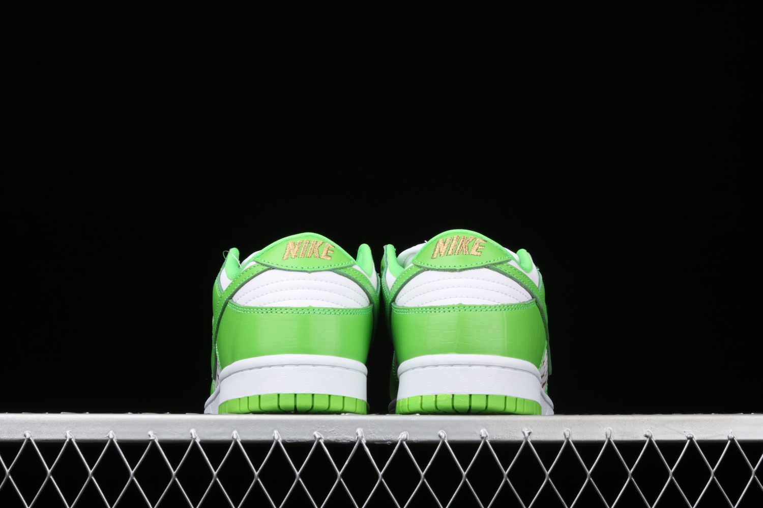 Nike SB Dunk Low Supreme Stars Mean Green (2021) DH3228-101