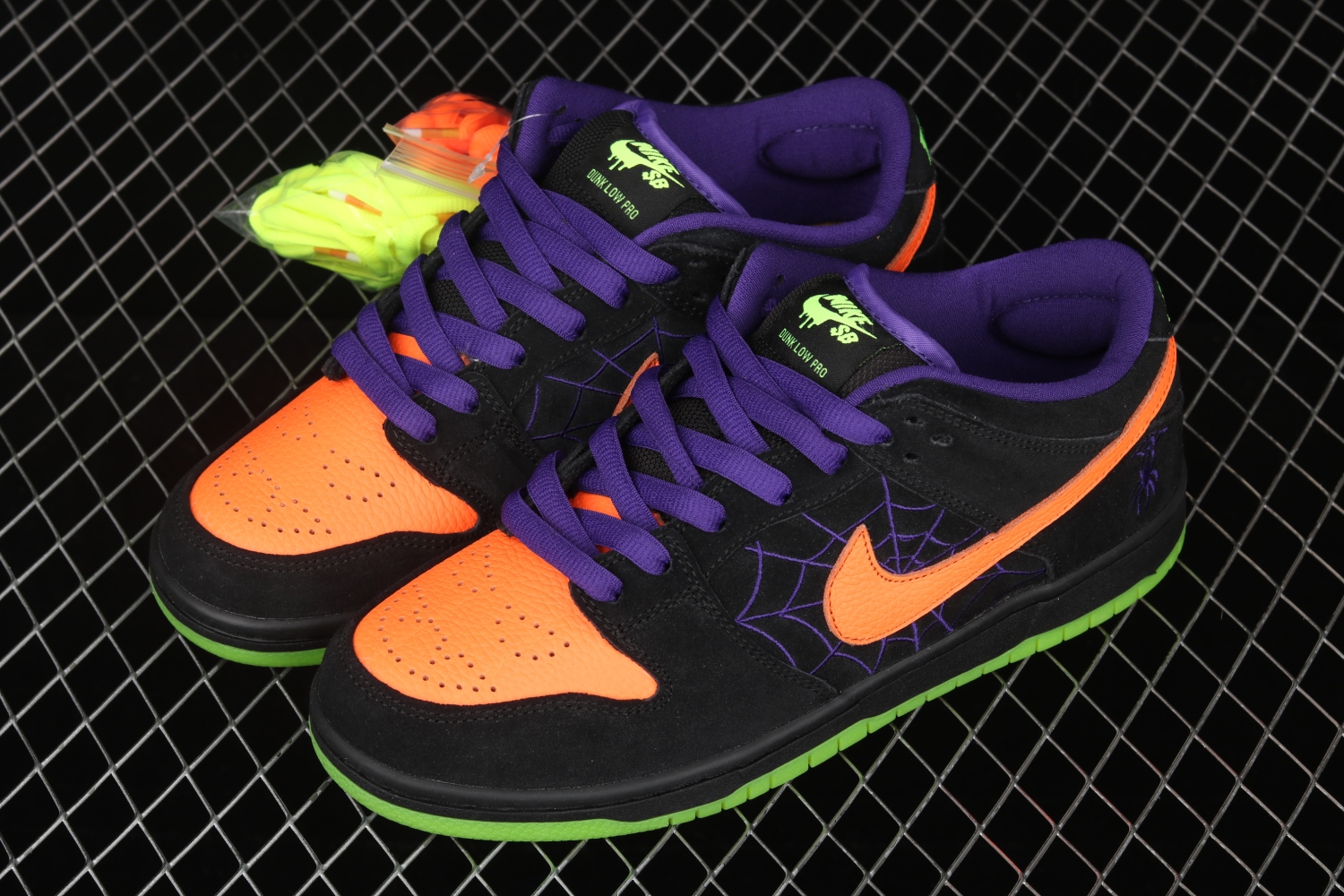 Nike SB Dunk Low Night of Mischief Halloween BQ6817-006