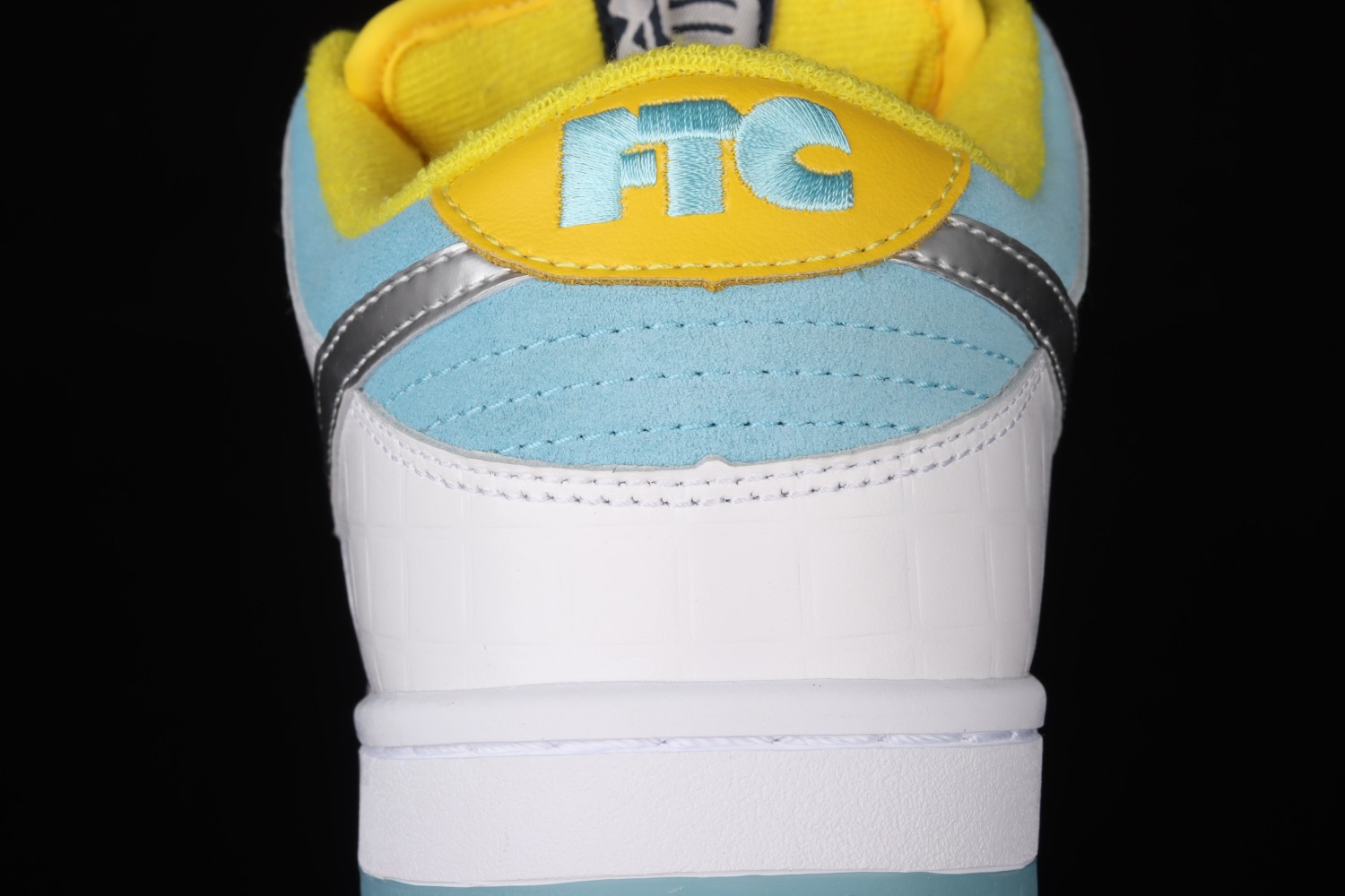 Nike SB Dunk Low Pro FTC Lagoon Pulse DH7687-400