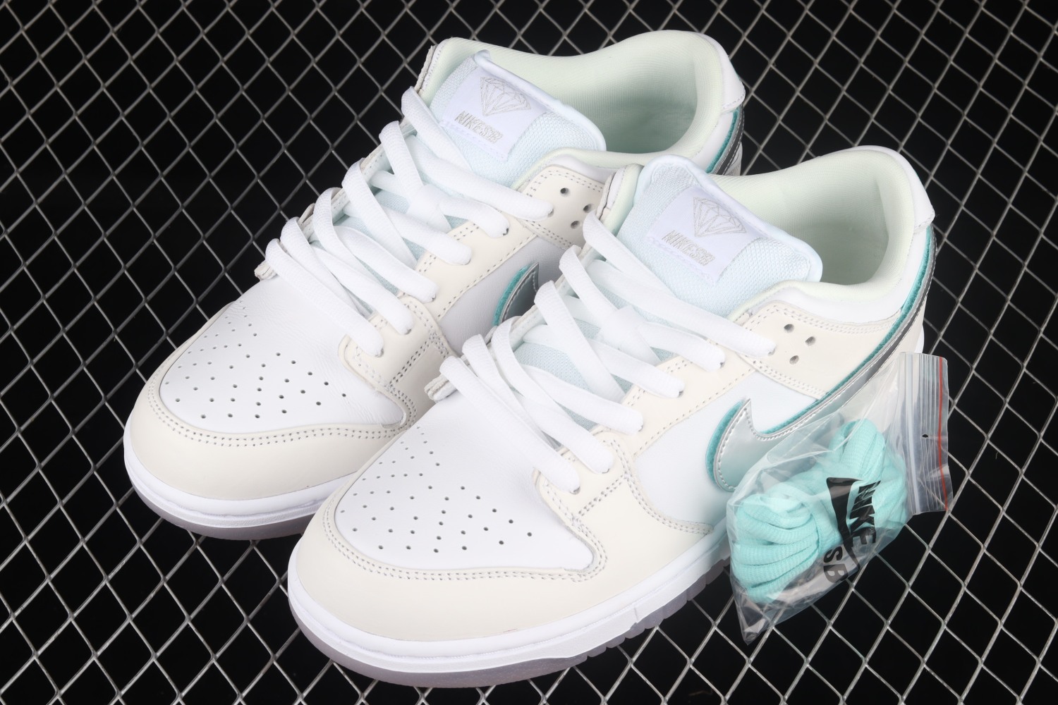 Nike SB Dunk Low Diamond Supply Co White Diamond BV1310-100