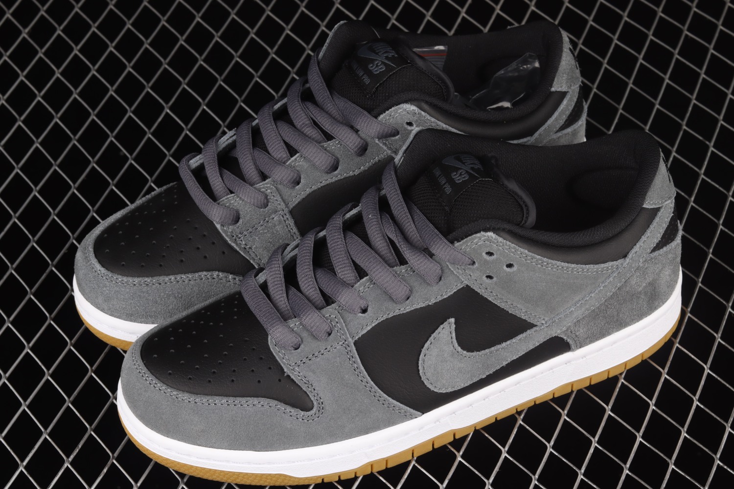 Nike SB Dunk Low Dark Grey Black Gum AR0778-001