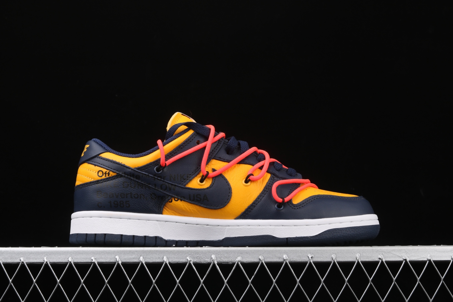 OFF WHITE X Nike Dunk SB Low White Michigan CT0856-700