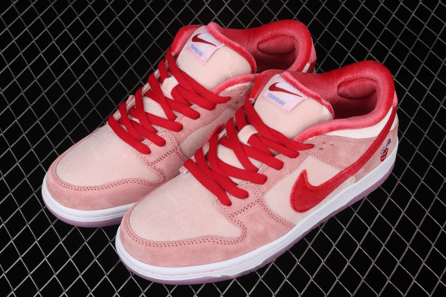 Nike SB Dunk Low StrangeLove Skateboards (Regular Box)  CT2552-800