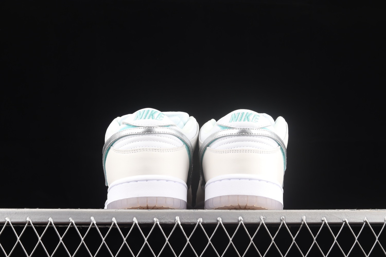 Nike SB Dunk Low Diamond Supply Co White Diamond BV1310-100