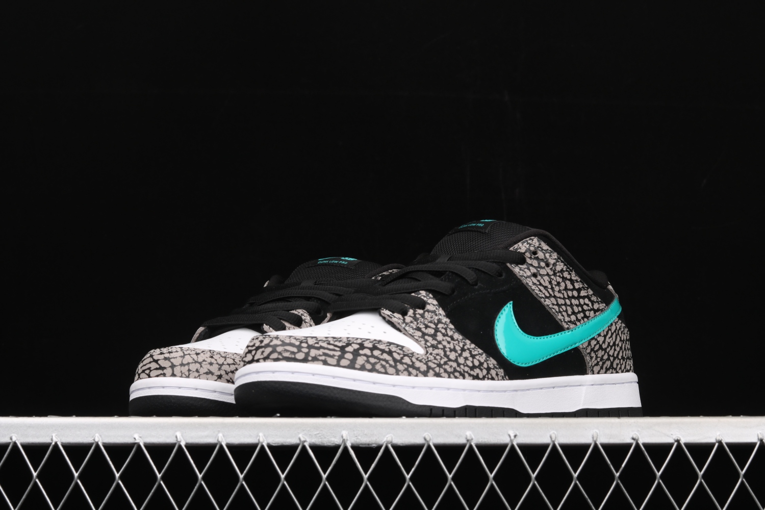 Nike SB Dunk Low atmos Elephant BQ6817-009
