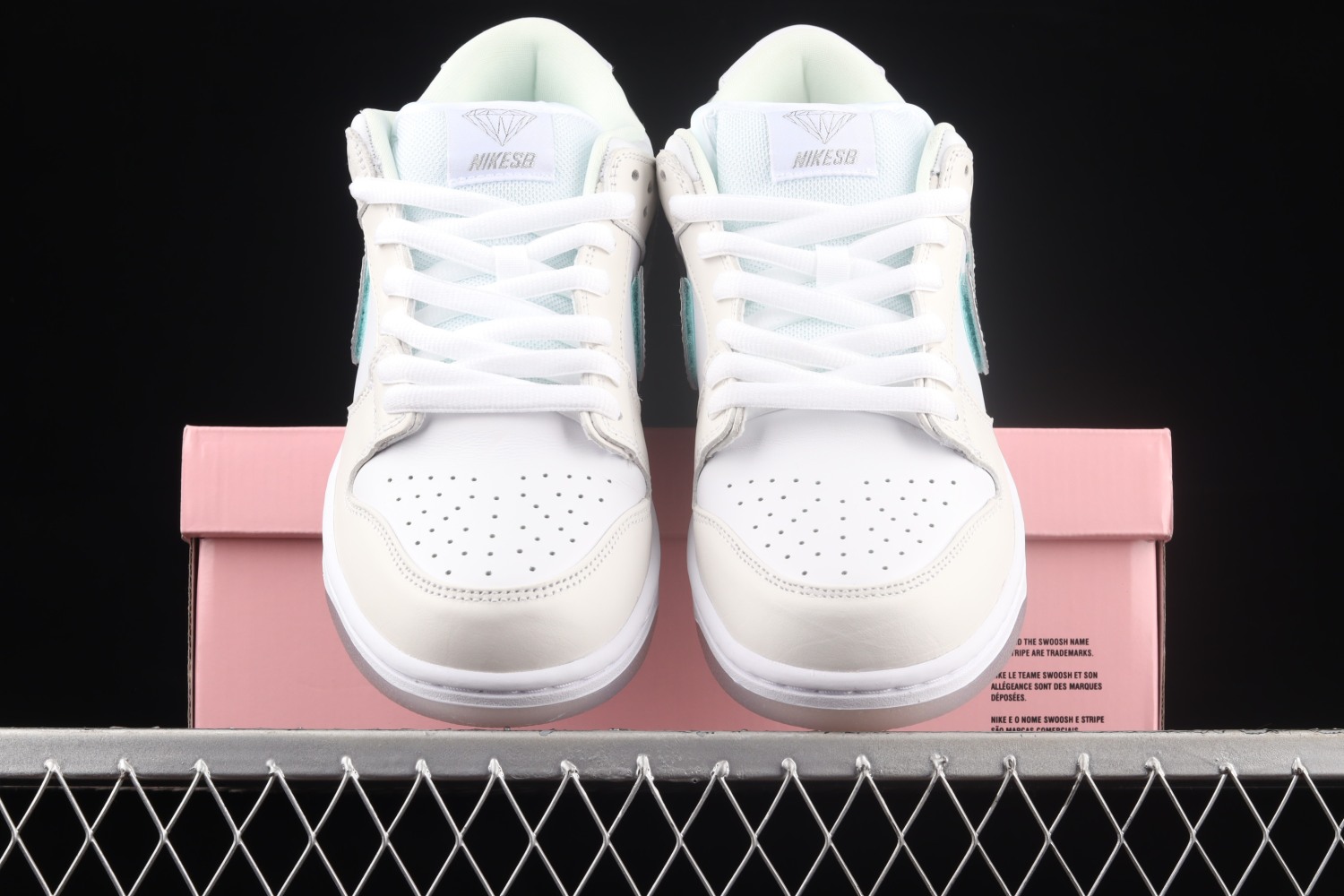 Nike SB Dunk Low Diamond Supply Co White Diamond BV1310-100