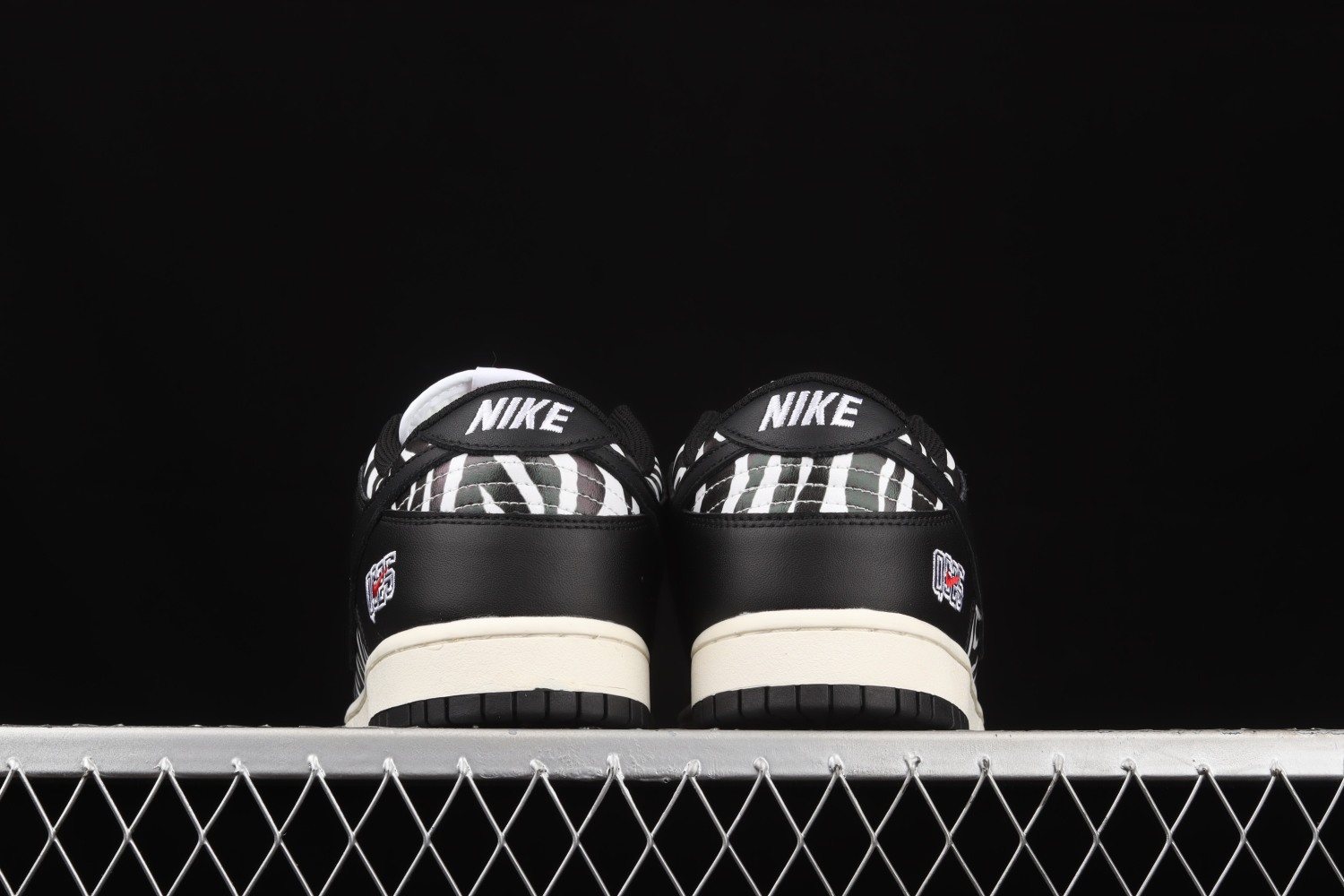 Nike SB Dunk Low OG QS Quartersnacks Zebra DM3510-001
