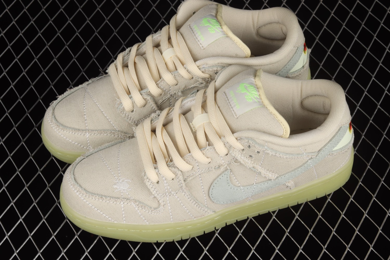 Nike SB Dunk Low Mummy DM0774-111
