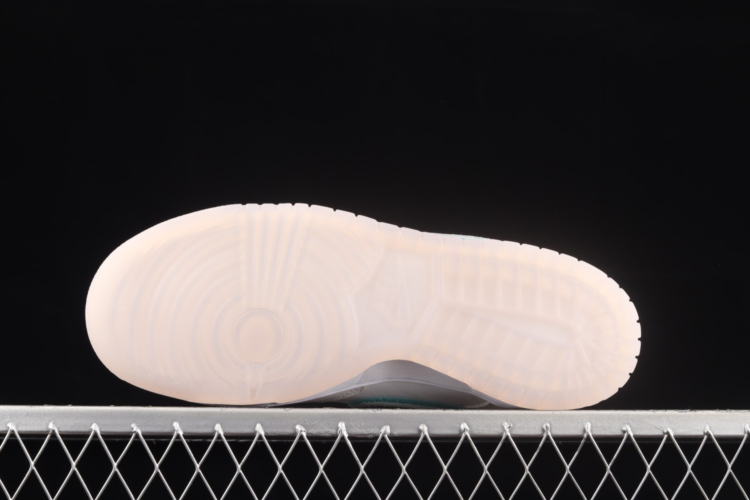 Nike SB Dunk Low Diamond Supply Co White Diamond BV1310-100