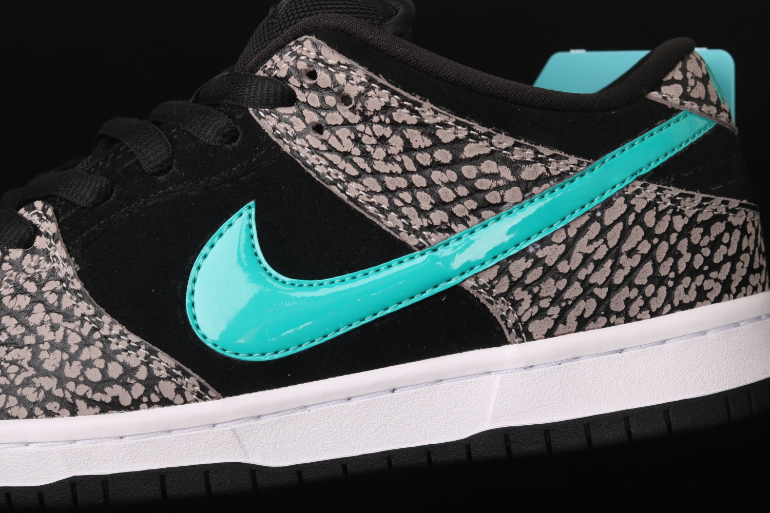 Nike SB Dunk Low atmos Elephant BQ6817-009