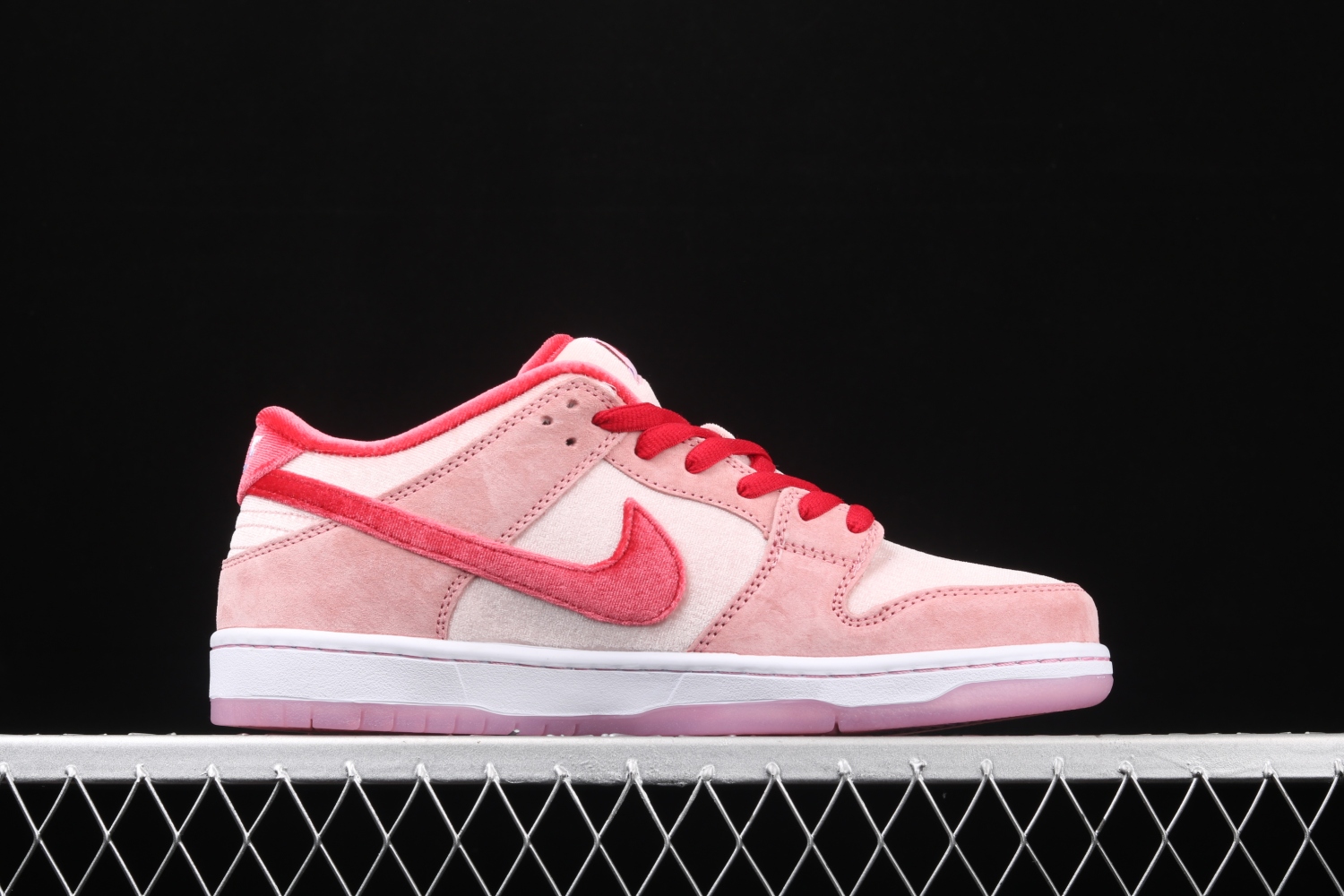 Nike SB Dunk Low StrangeLove Skateboards (Regular Box)  CT2552-800