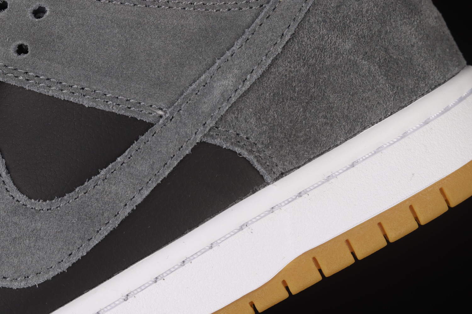 Nike SB Dunk Low Dark Grey Black Gum AR0778-001