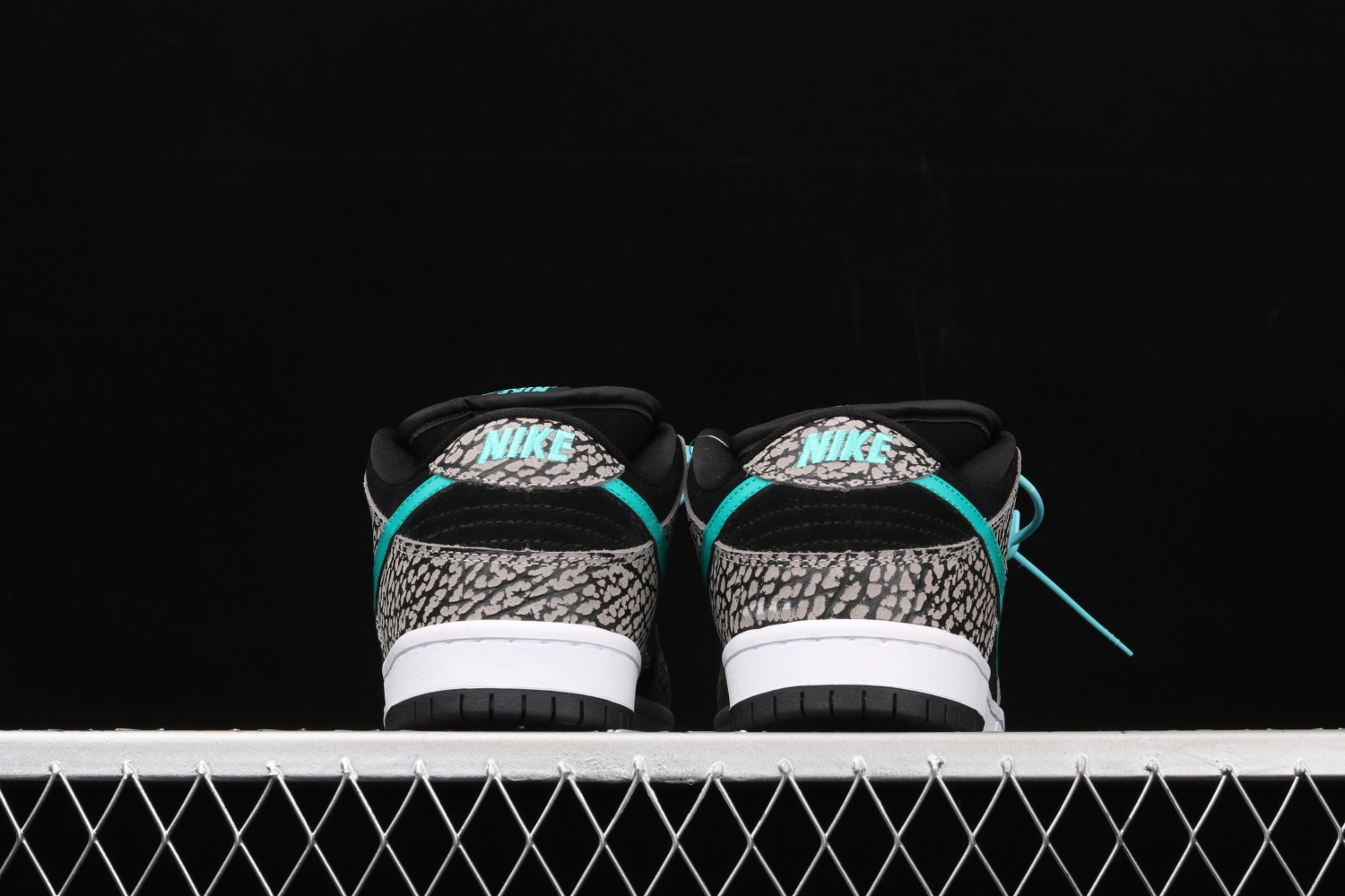 Nike SB Dunk Low atmos Elephant BQ6817-009