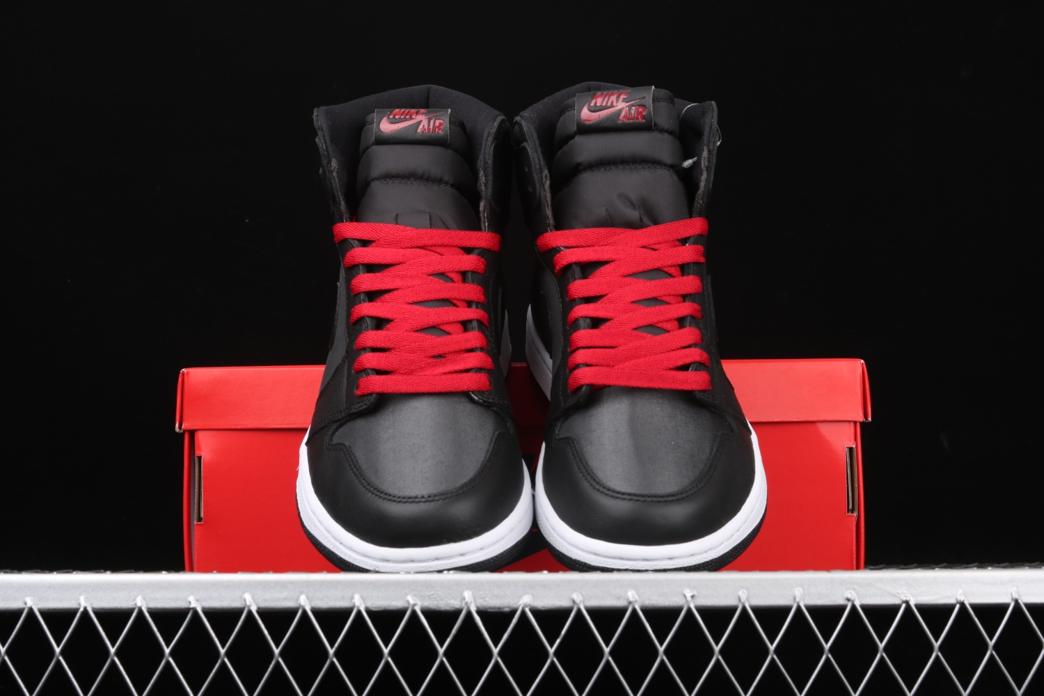 Jordan 1 Retro High Black Satin Gym Red 555088-060